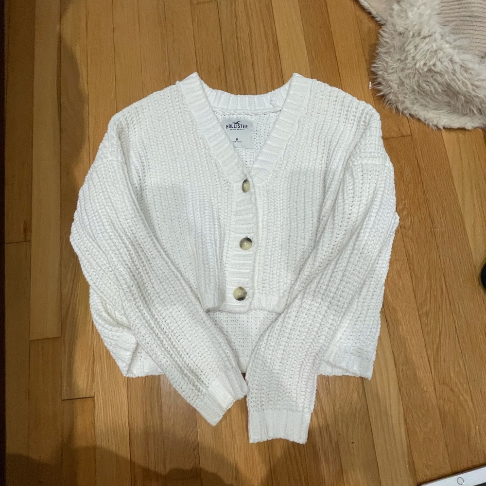 HOLLISTER CROP BUTTON DOWN SWEATER